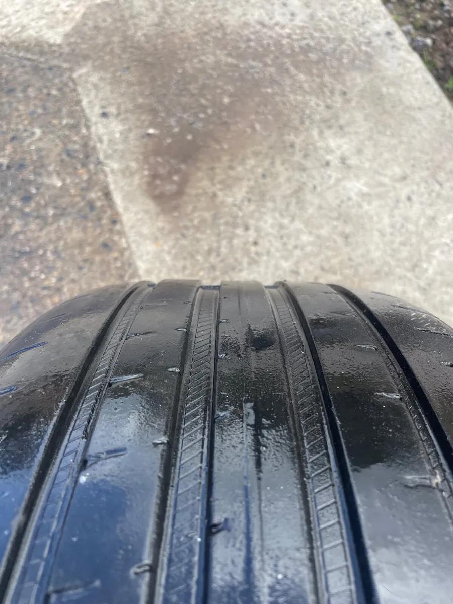 Goodyear asymmetric 3 - 225/45/19 - tread remainig - Image 2