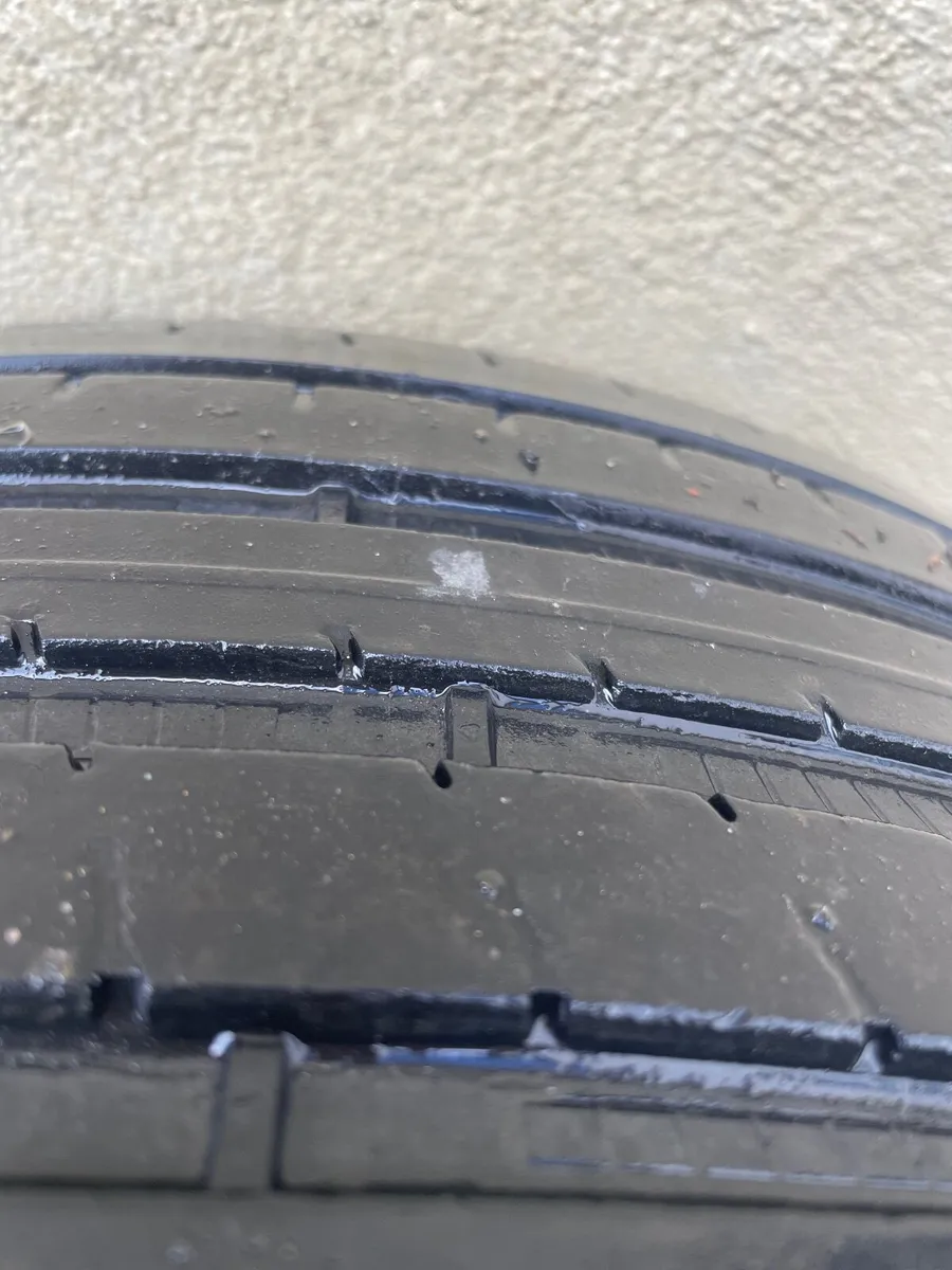 Goodyear asymmetric 3 - 225/45/19 - tread remainig - Image 1