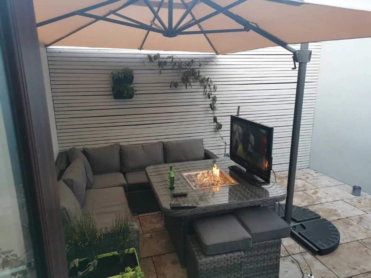 Edmonton Rattan Garden Set and Fire Pit Table and Parasol - Image 2