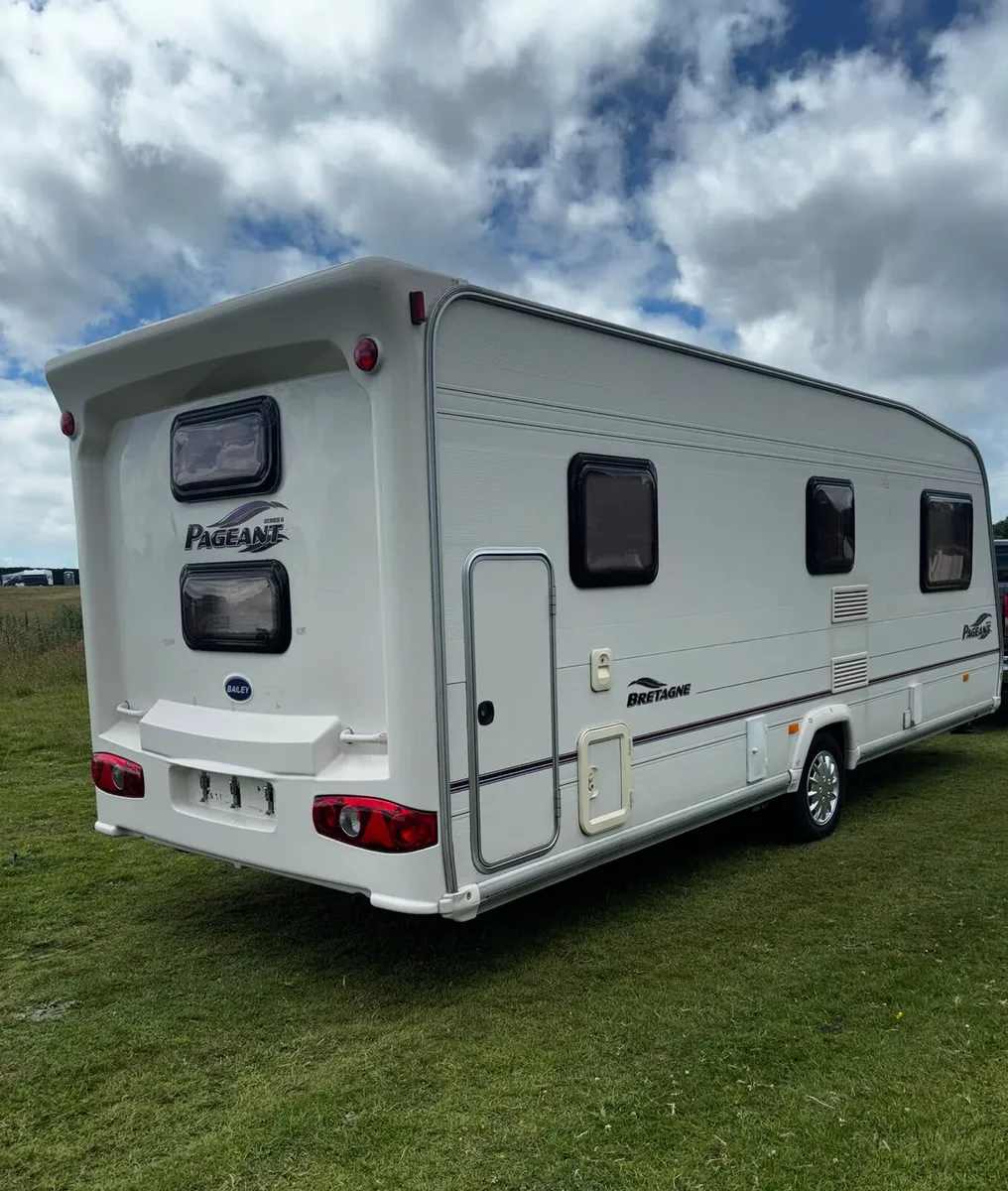 Bailey 6/7 berth with remote mover & Air Awning - Image 2