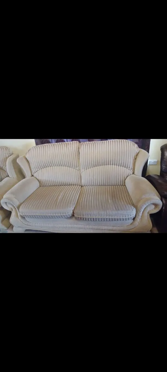 3 piece suite / couch - Image 1