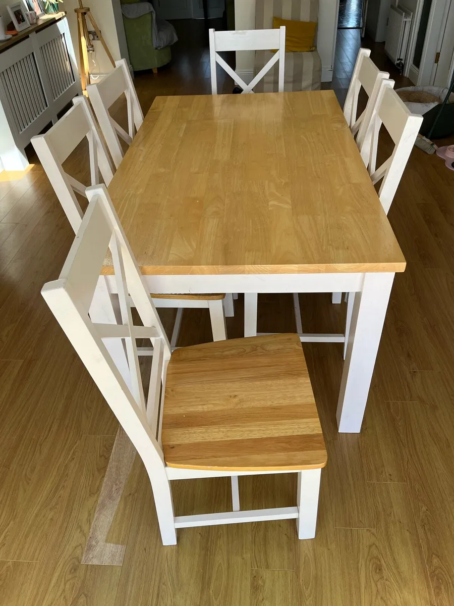 Kitchen table and chairs - Image 1