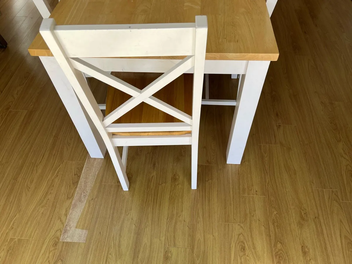 Kitchen table and chairs - Image 2