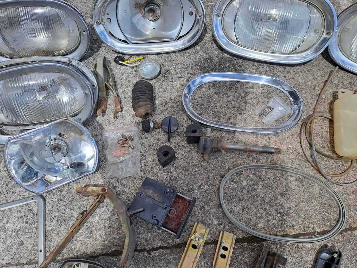NSU PRINZ 1000 LIGHTS AND PARTS - Image 2