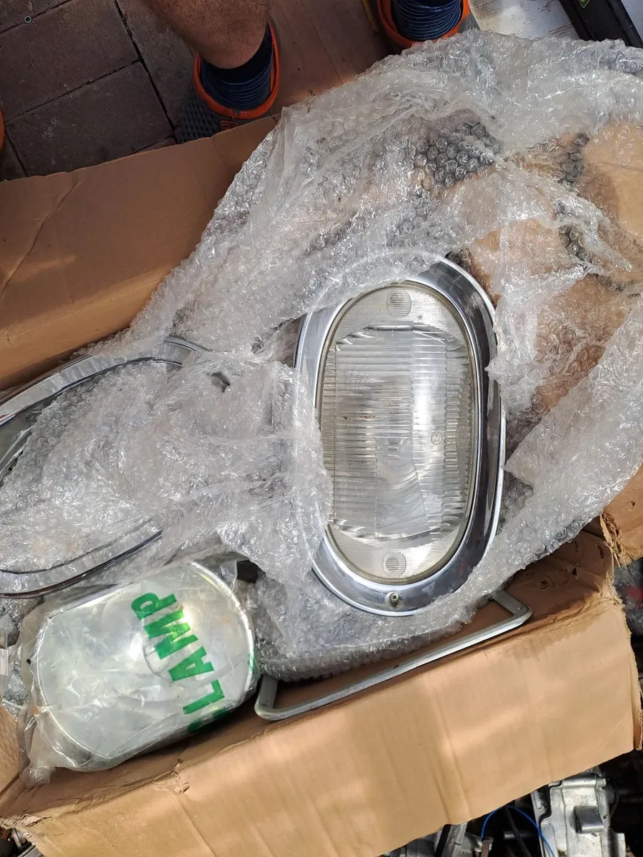 NSU PRINZ 1000 LIGHTS AND PARTS - Image 3