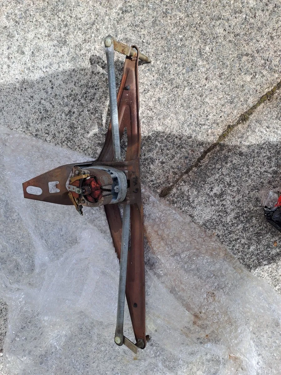 NSU PRINZ 1000 WINDSCREEN MOTOR - Image 1