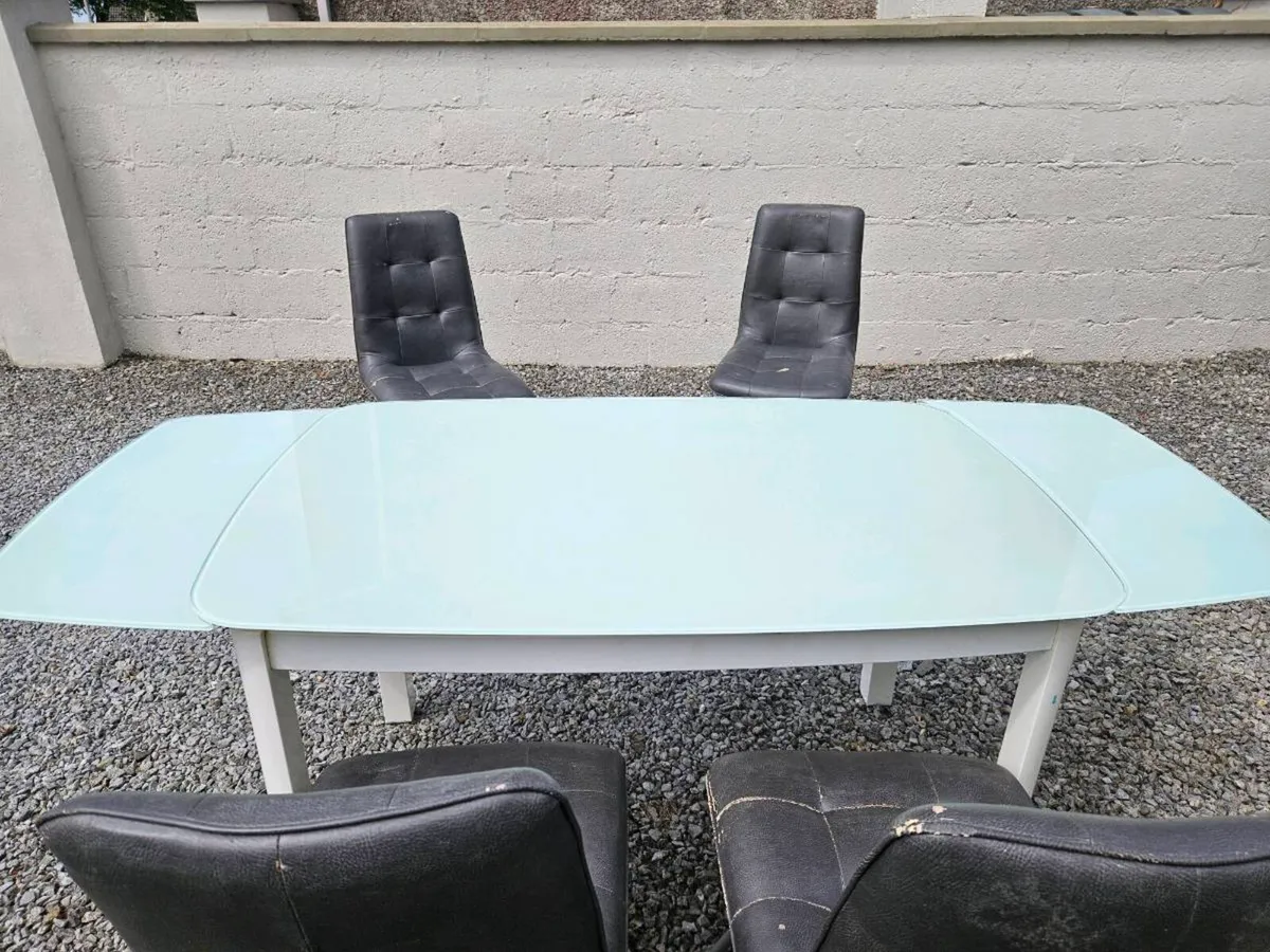 Table and 4 chairs - Image 2