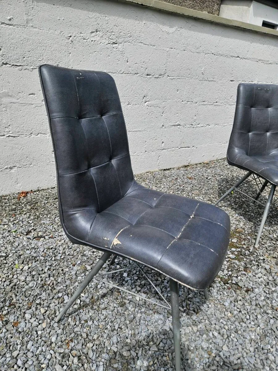 Table and 4 chairs - Image 4