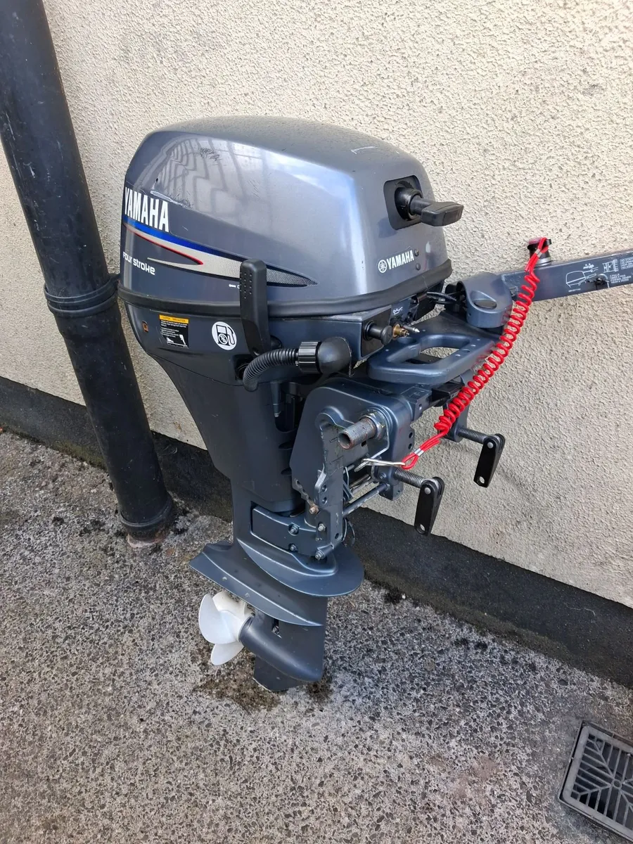 4-stroke outboard YAMAHA-8 hp - Image 1