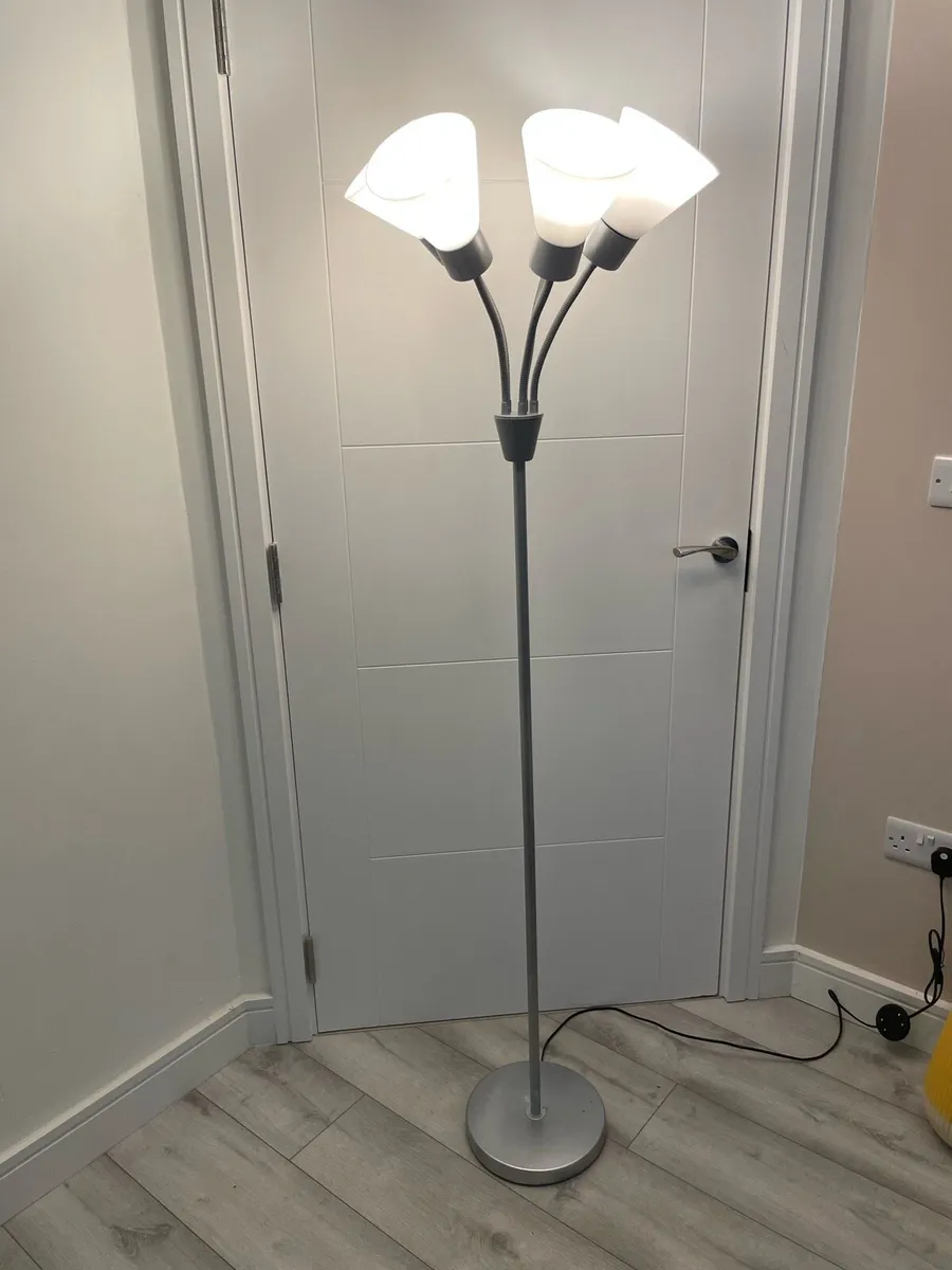 Floor lamp like new for sale - Image 2