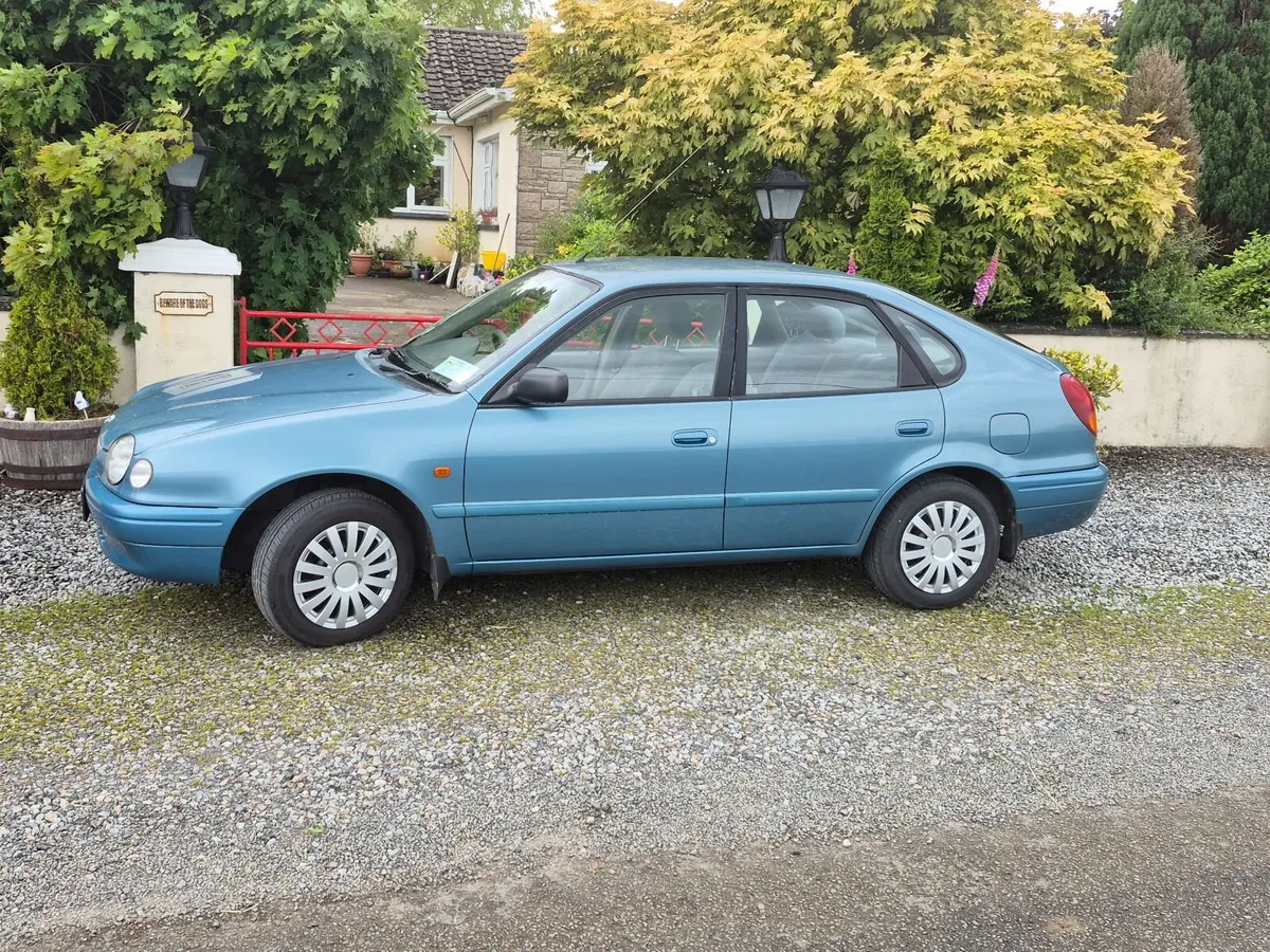Toyota Corolla 1999 low mileage 5 door - Image 2
