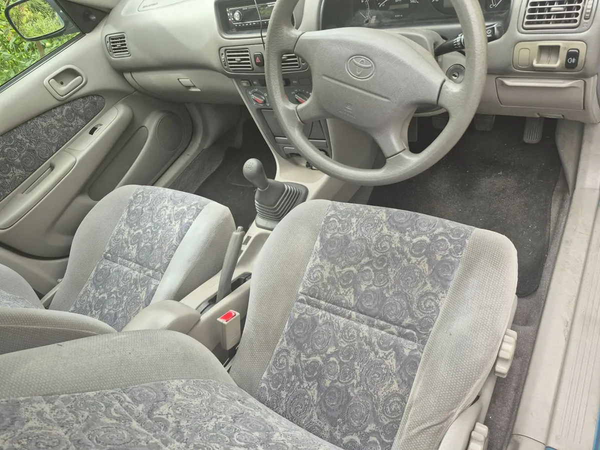 Toyota Corolla 1999 low mileage 5 door - Image 2