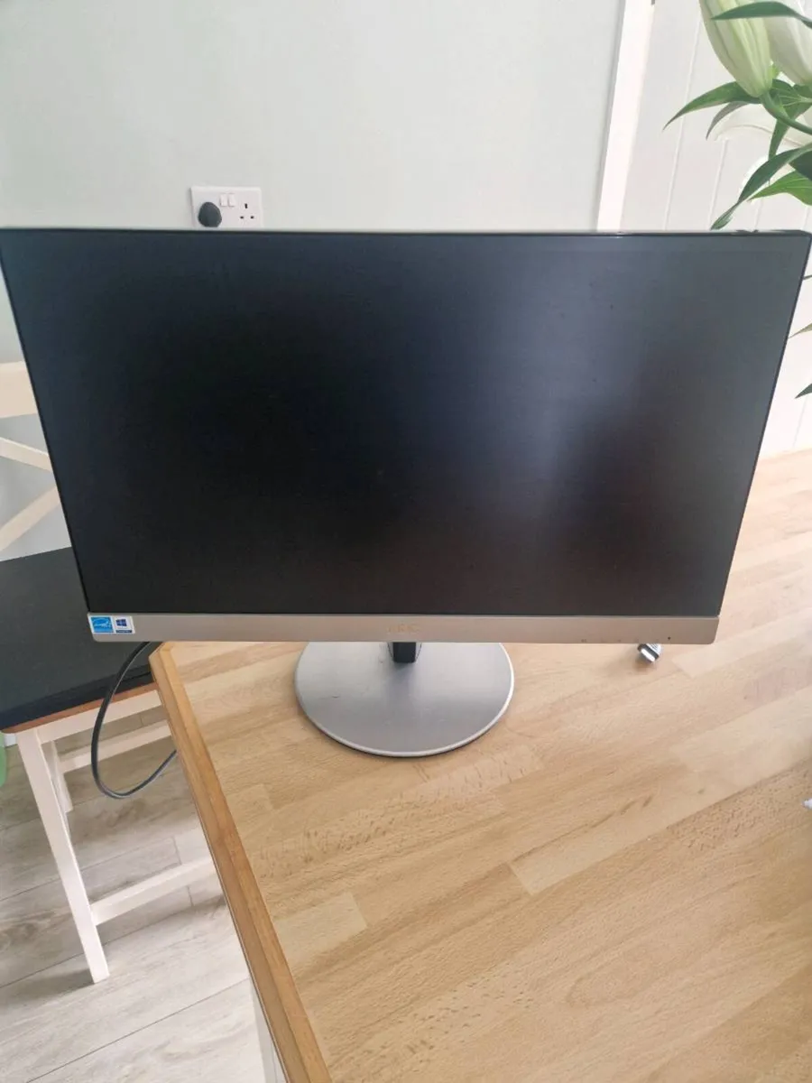 Office Desk, chair and monitor - Image 4