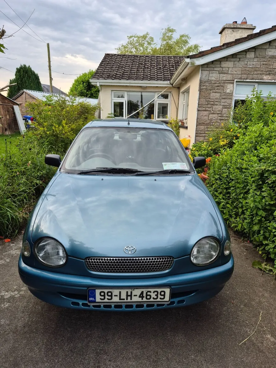 Toyota Corolla 1999 low mileage 5 door - Image 1