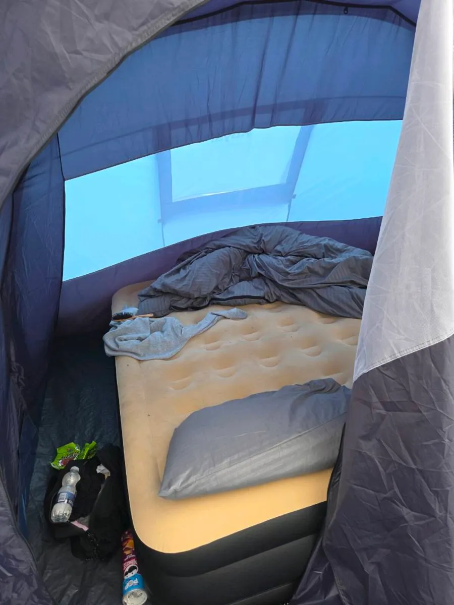Tent - Image 4