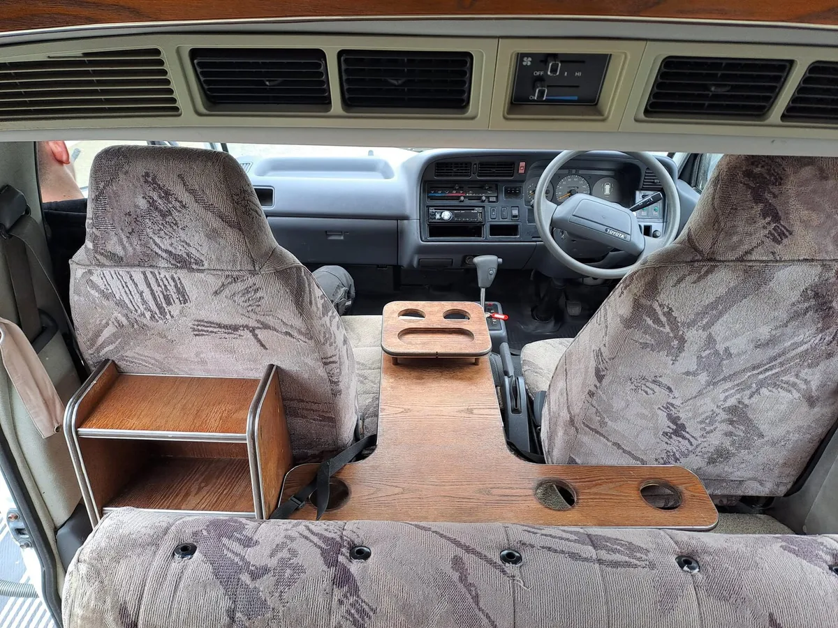 Toyota hicace camper - Image 4