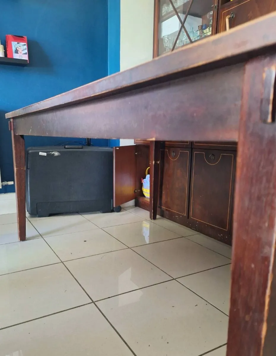 Dining table and chairs - Image 2