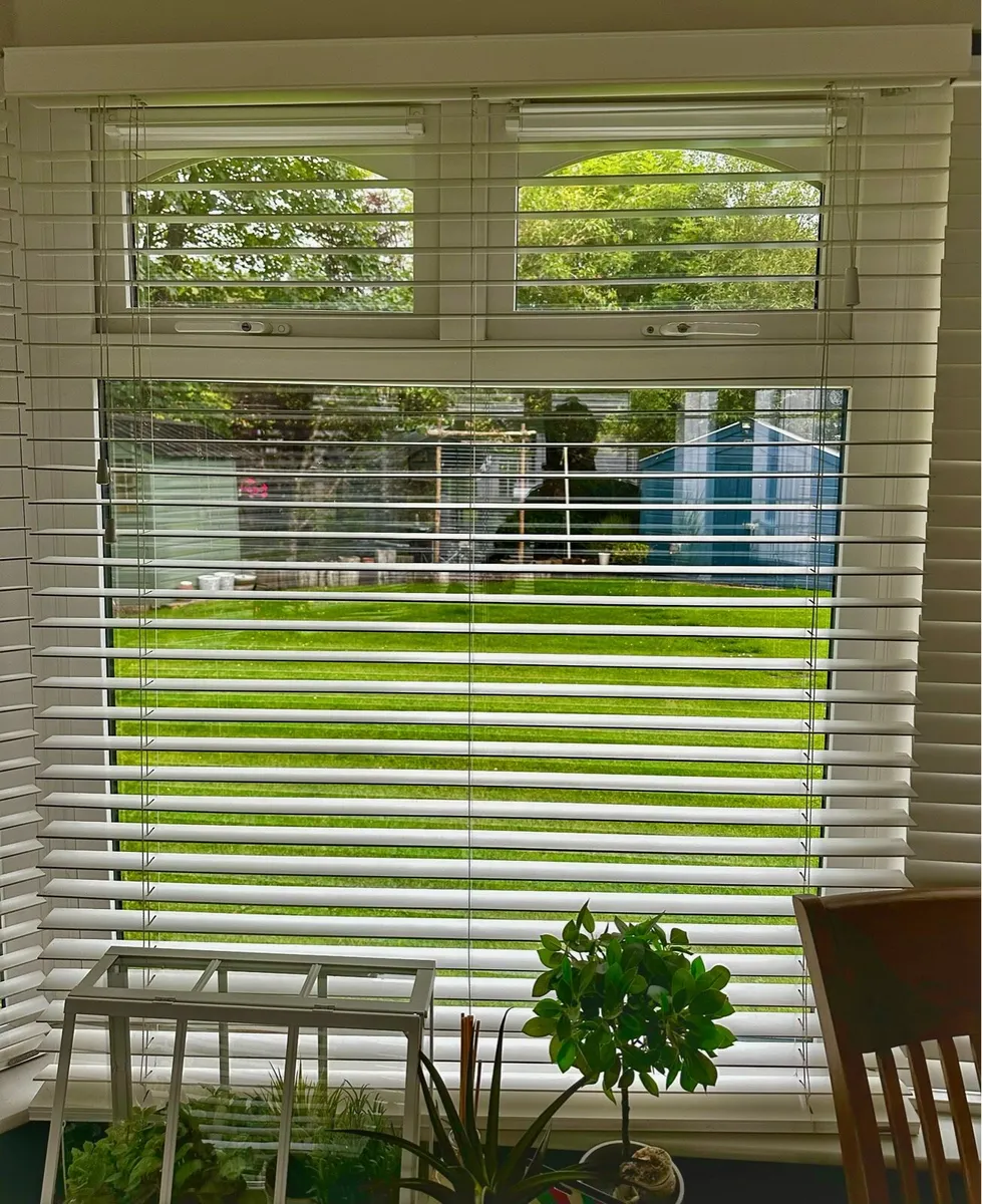 6 Quality Real Wood Venetian Blinds. 1.5” slats - Image 1