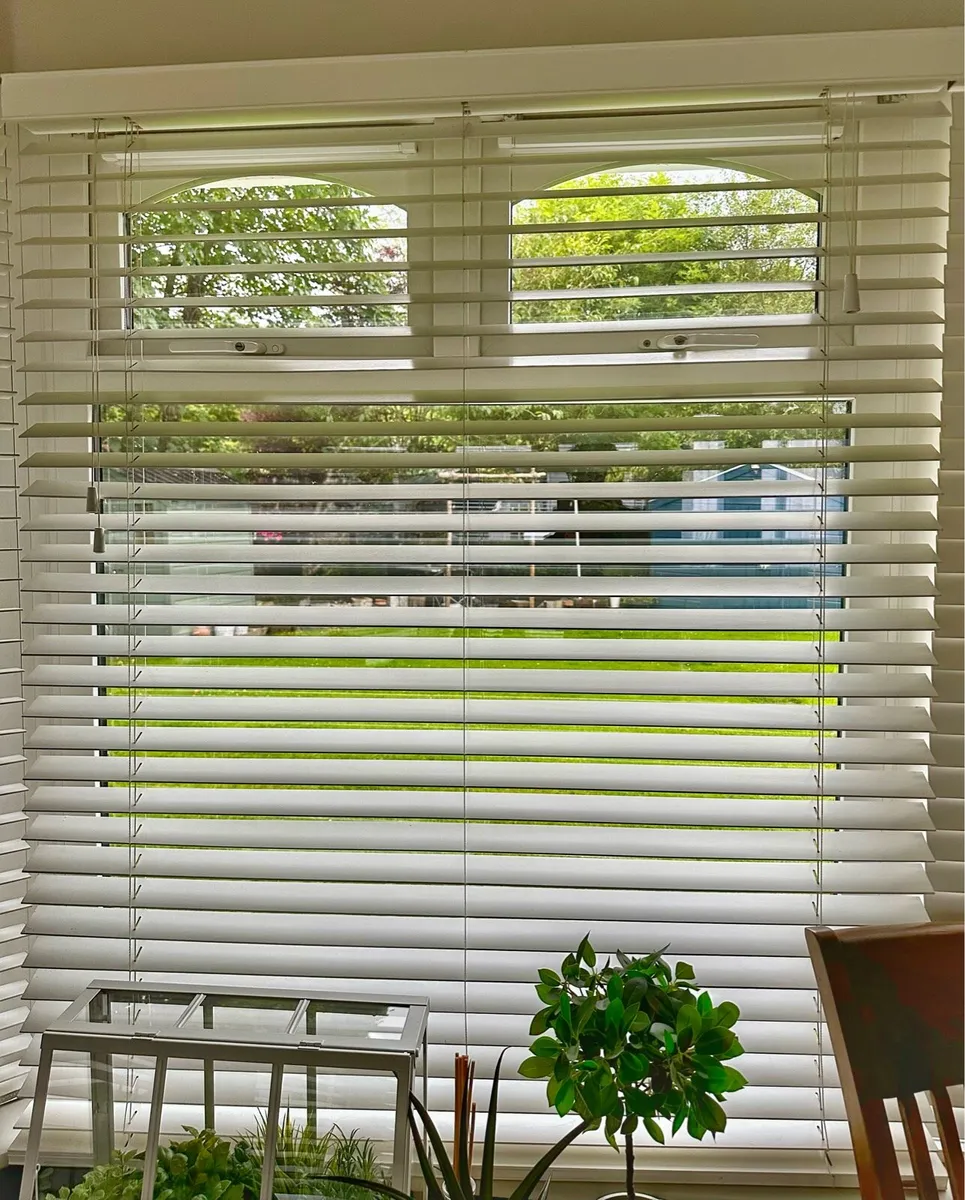 6 Quality Real Wood Venetian Blinds. 1.5” slats - Image 2