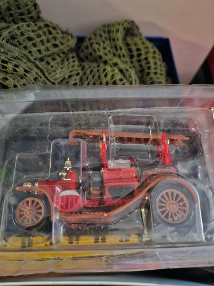 Corgi Atlas Fire Engine - Image 2