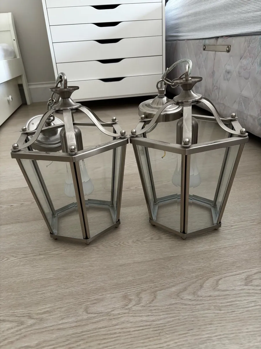 Pair of ceiling light fittings - Image 1