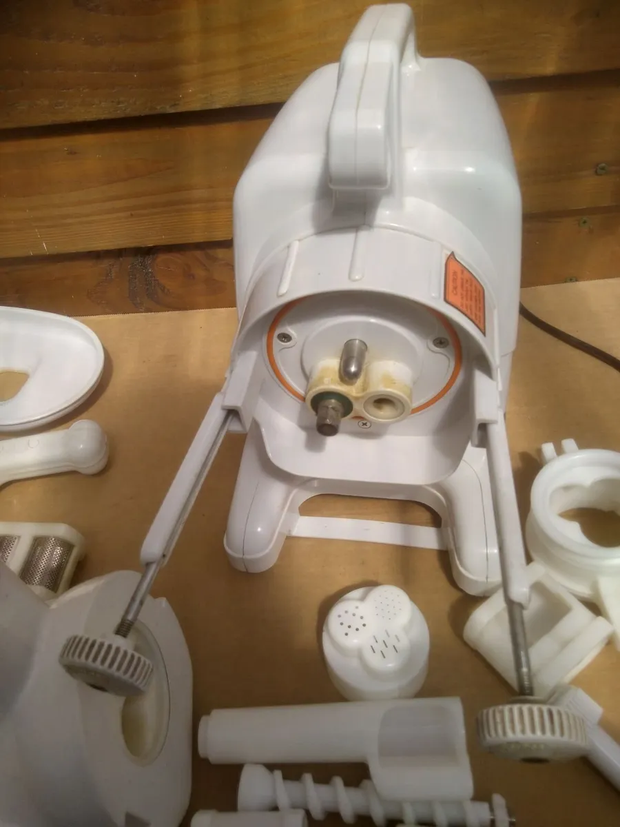 Goldstar twin gear juicer - Image 3