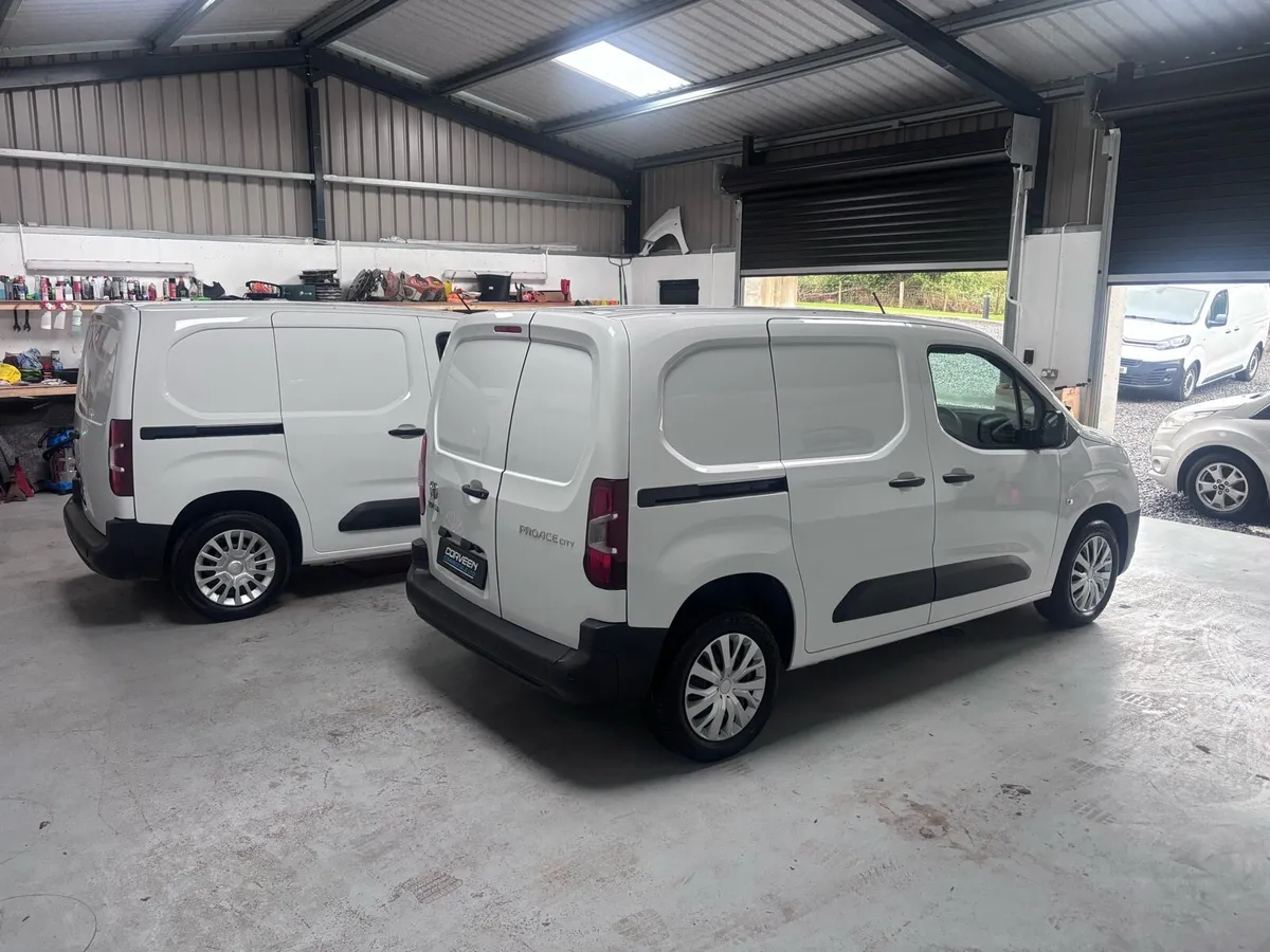 2024 Toyota Proace City - Image 2