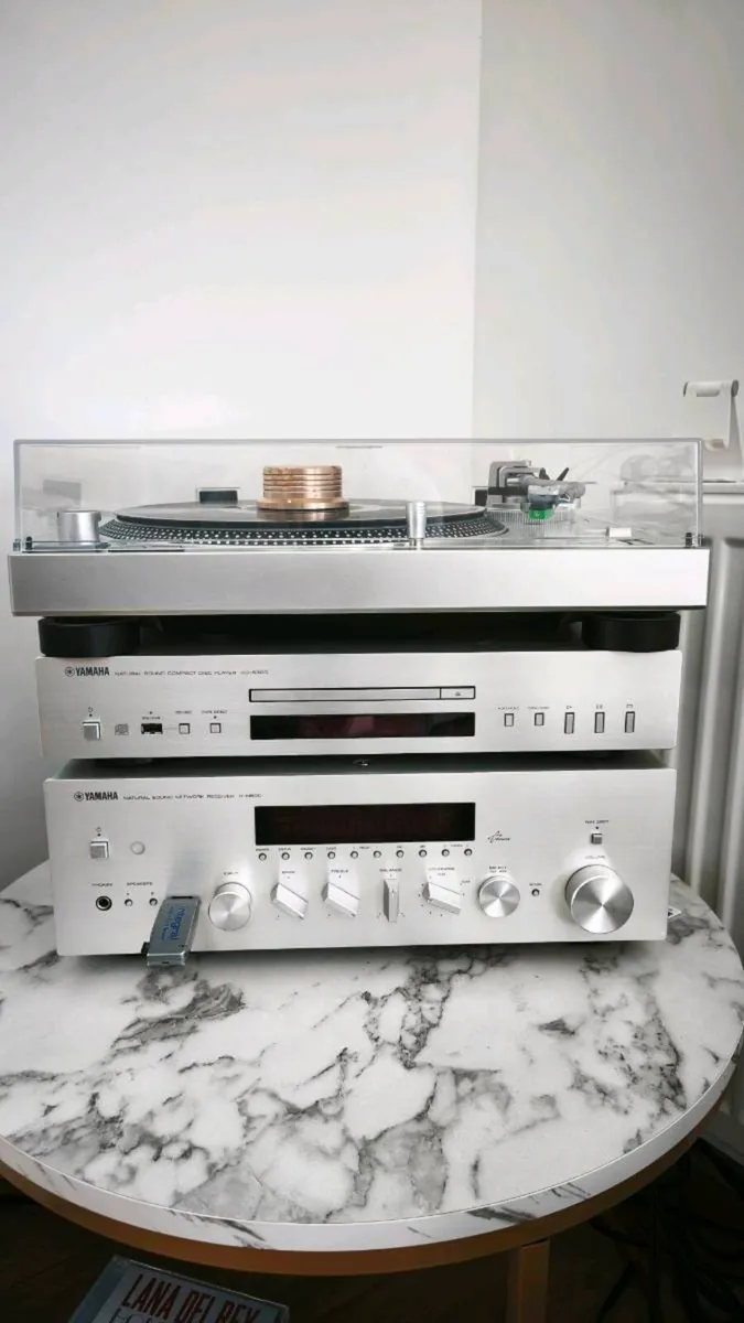🎵 Yamaha Hi-Fi Set + Turntable – €550
Complete st - Image 1
