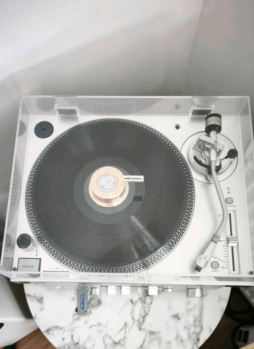 🎵 Yamaha Hi-Fi Set + Turntable – €550
Complete st - Image 2