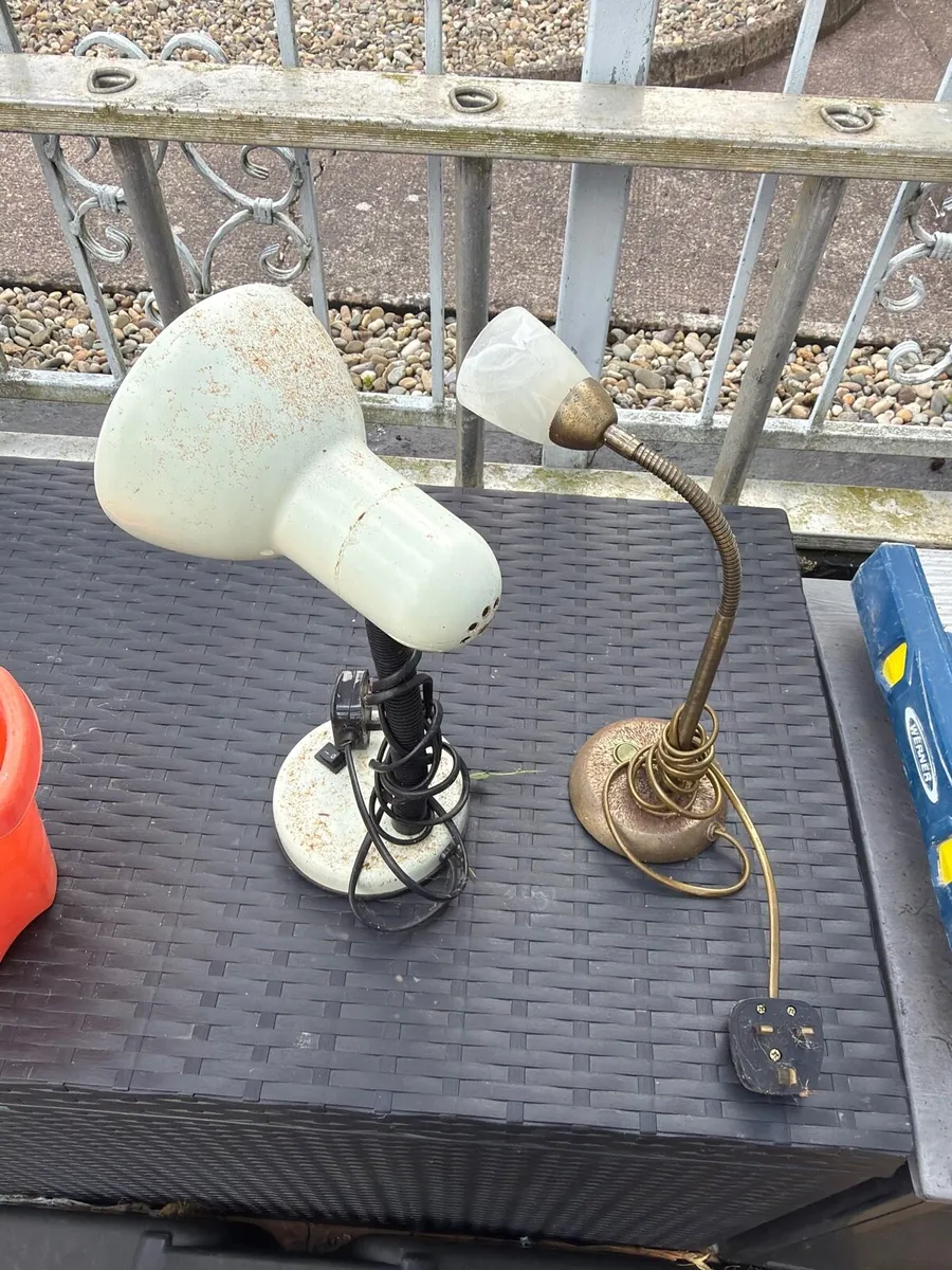 Free pair desk lamps - Image 1