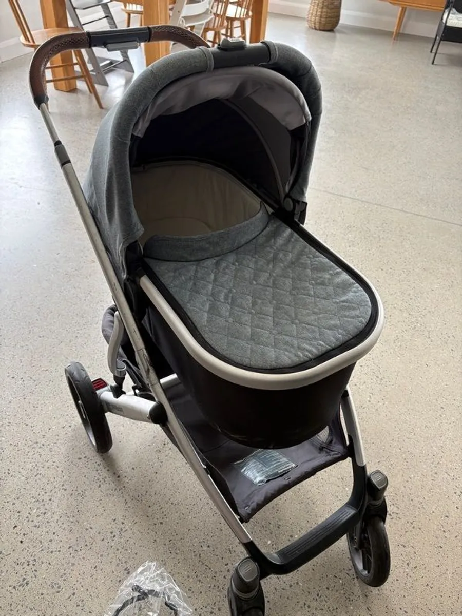UPPAbaby Vista Complete Travel System - Image 2