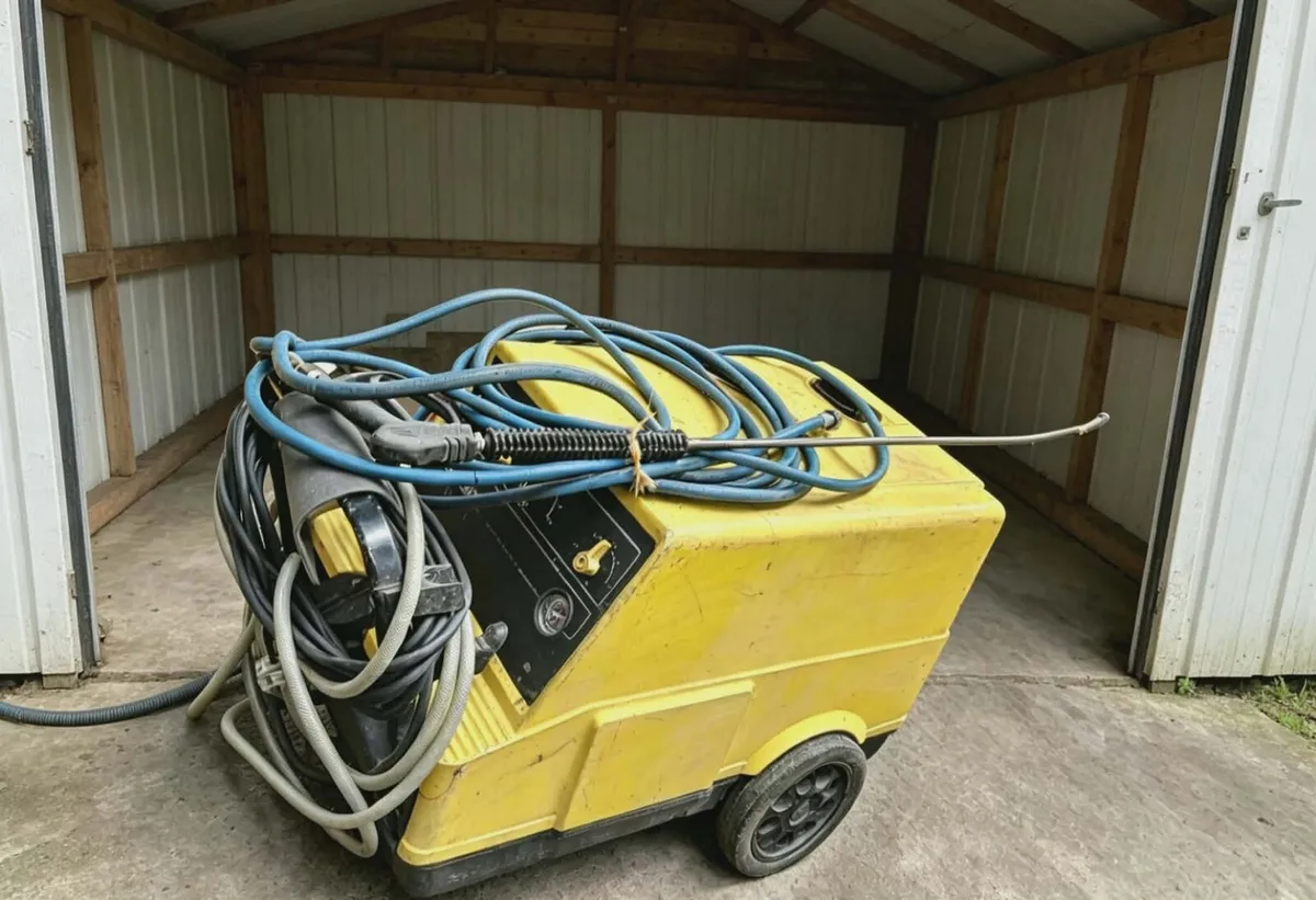 Karcher HDS760 diesel hot and cold pressure washer