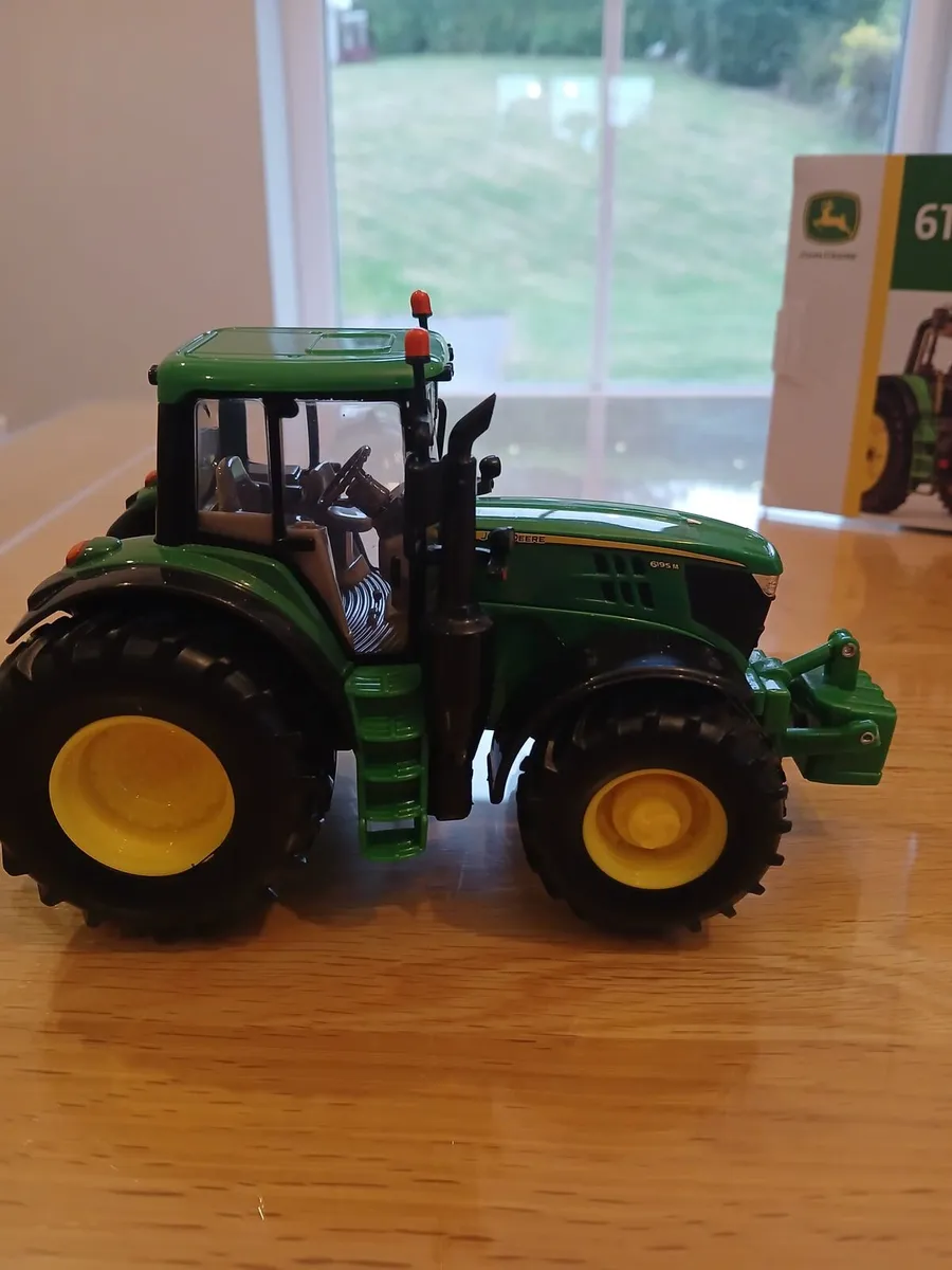 1/32 John Deere 6195M  and Kane Trí-Axle Trailer - Image 1