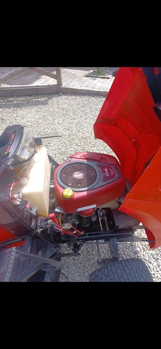 Oleo-mac ride on mower - Image 4