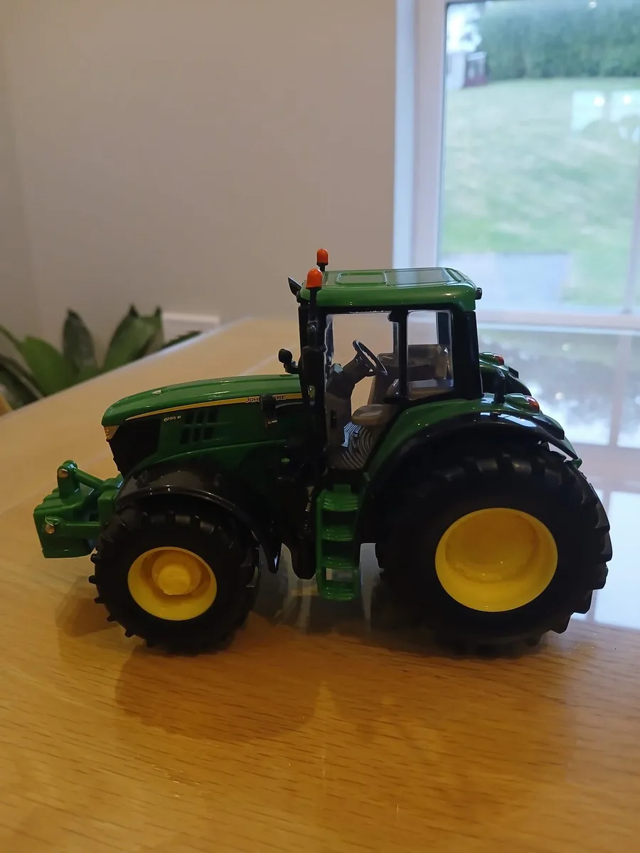 1/32 John Deere 6195M  and Kane Trí-Axle Trailer - Image 2