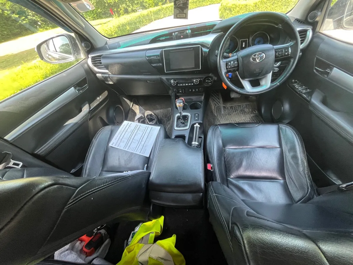 Toyota Hilux Invincible 2017 - Image 4