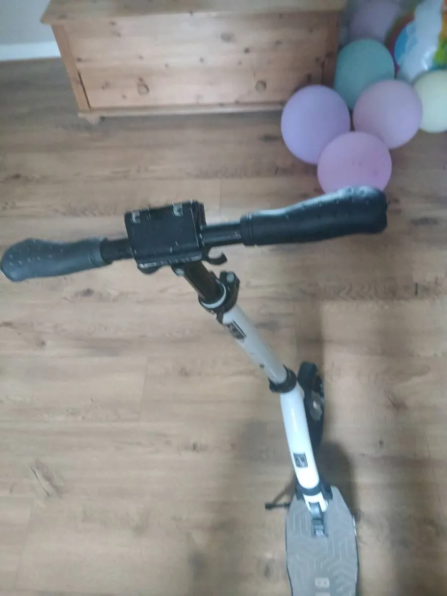 Scooter - Image 2