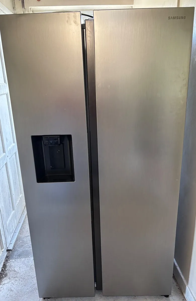 Samsung Fridge/freezer - Image 1
