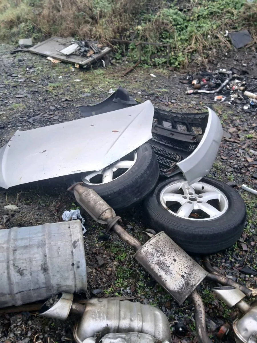 Hyundai santa fe breaking - Image 1