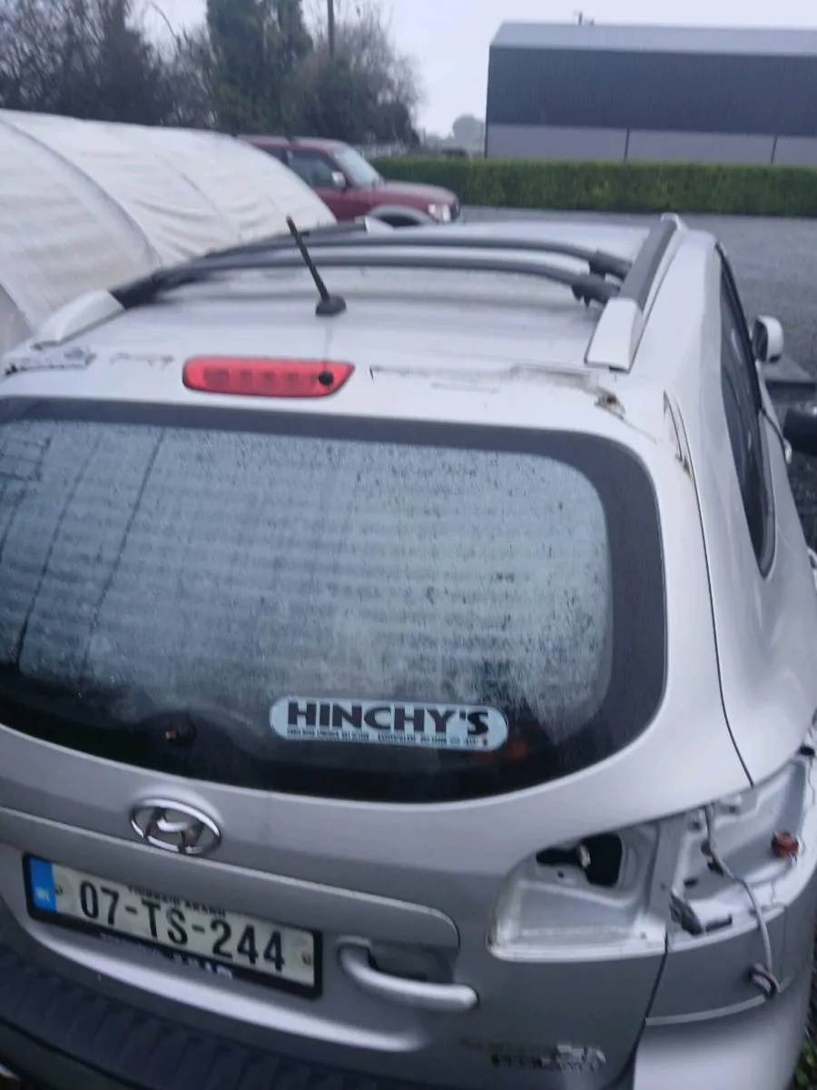 Hyundai santa fe breaking - Image 4