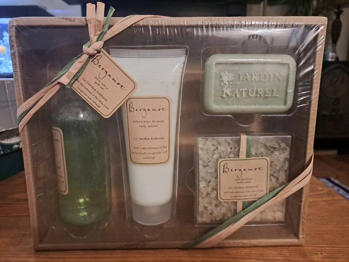 Le Jardin Naturel Bergamot Bath Body Gift Set - Image 1