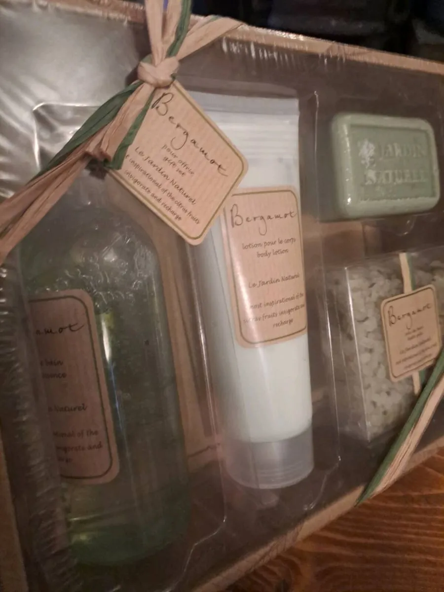 Le Jardin Naturel Bergamot Bath Body Gift Set - Image 2