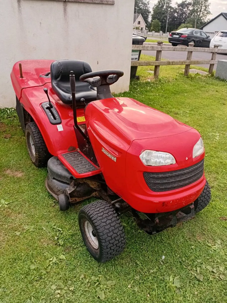 Ride on lawnmower - Image 1