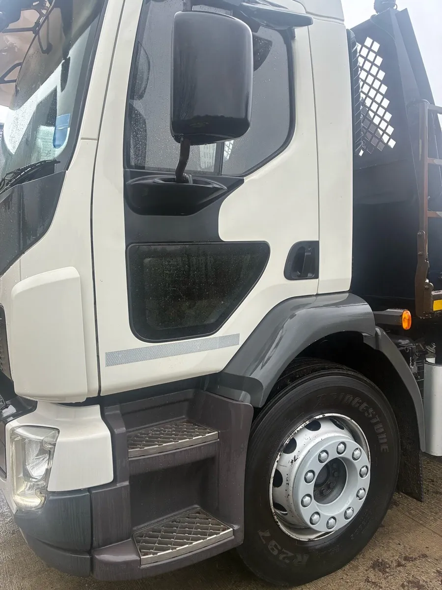 Volvo skip lorry - Image 3