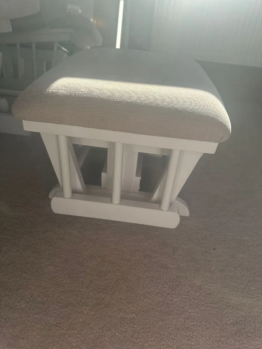 Nursing chair - Image 2