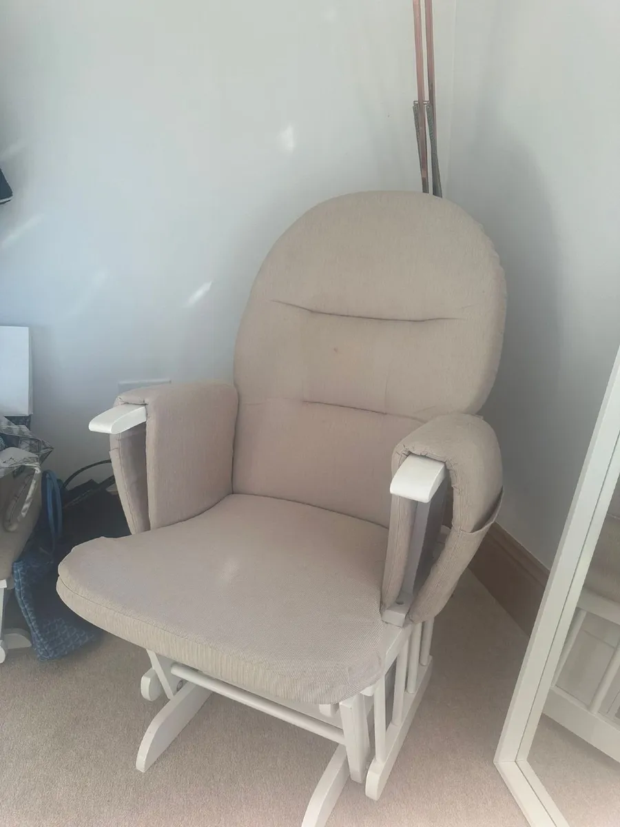 Nursing chair - Image 3