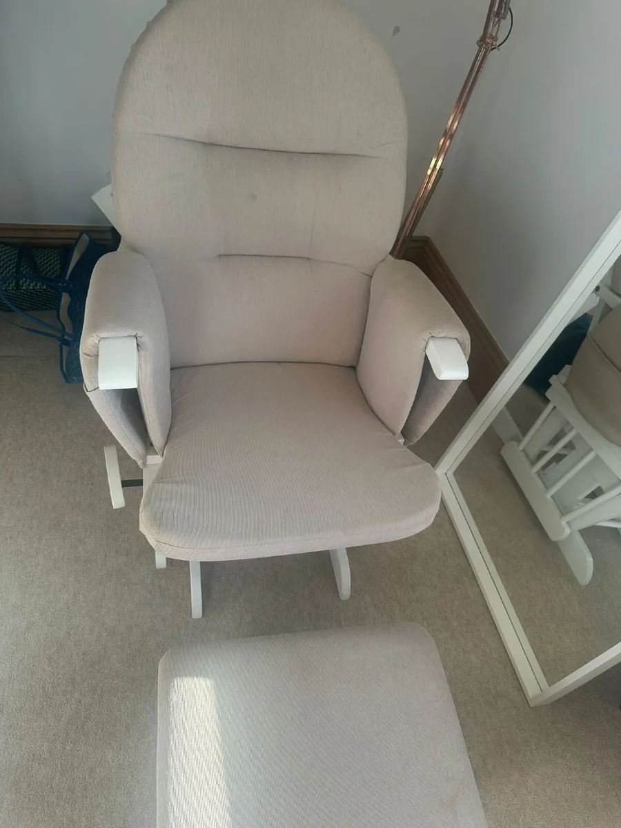 Nursing chair - Image 1