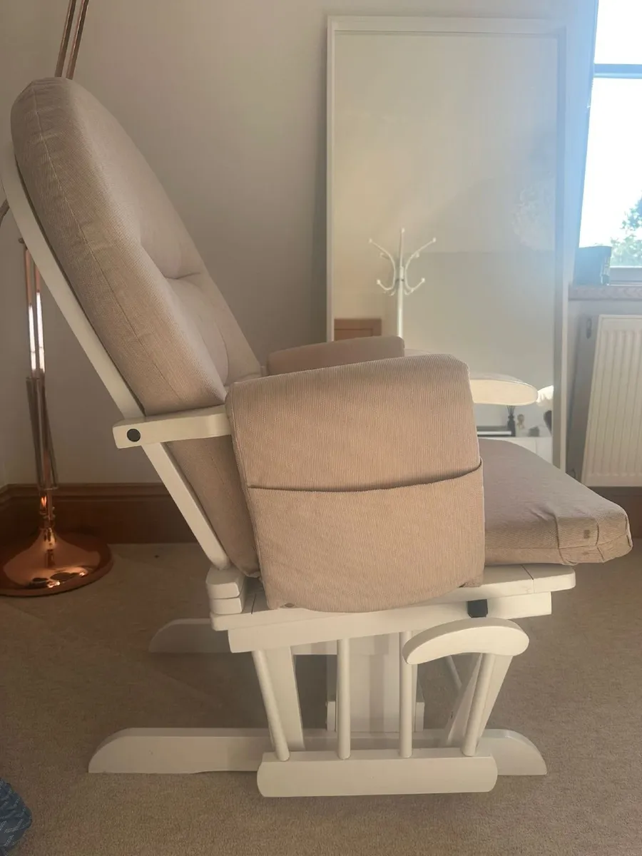 Nursing chair - Image 4