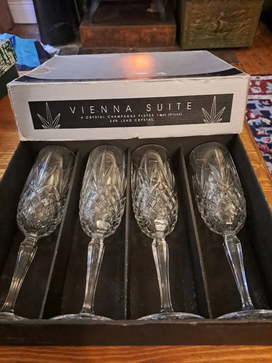 Vienna Suite 24% Lead Crystal Champagne Flutes - Image 1