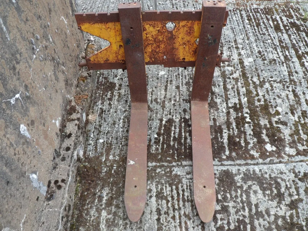 TRACTOR MOUNTED FORKLIFT (HEAVY DUTY PALLET FORKS) - Image 3